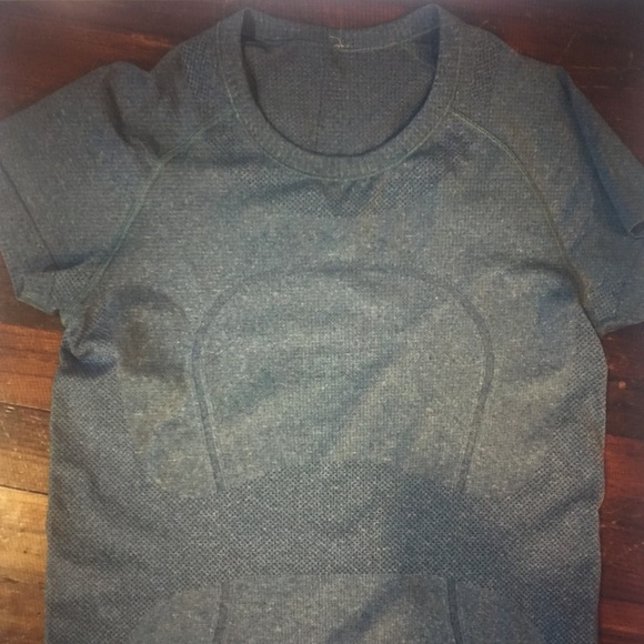Lululemon workout top