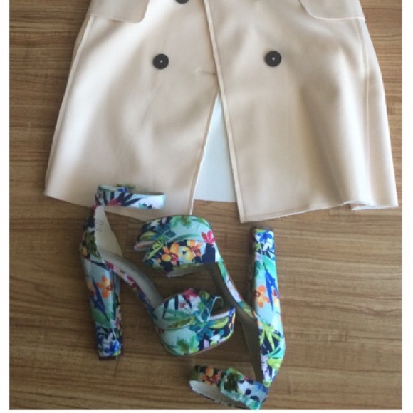 Long Premium Sleeveless Double Breasted Jacket - Picture 3 of 4