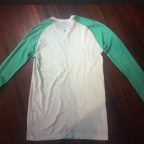 Lululemon top