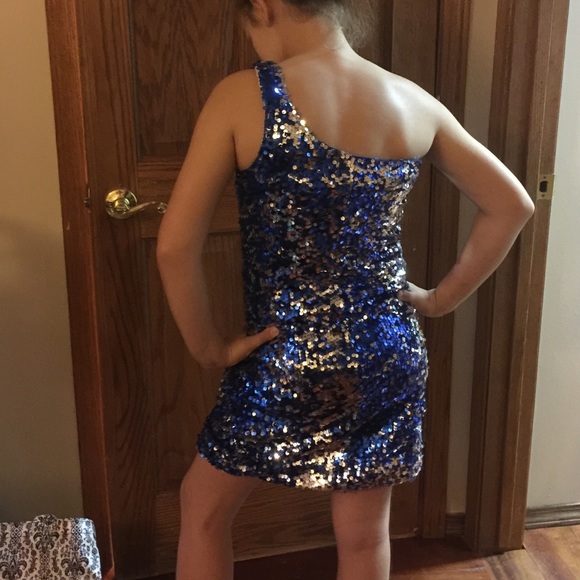 Blue and silver sequined stunner - Picture 2 of 2