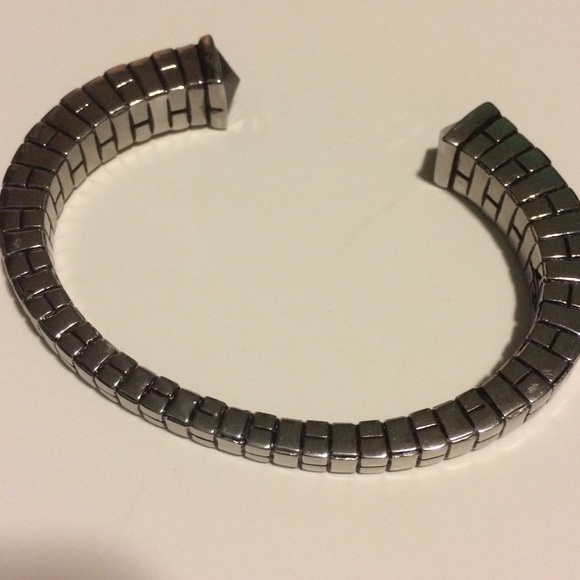 Sliver Bangle bracelet - Picture 2 of 3