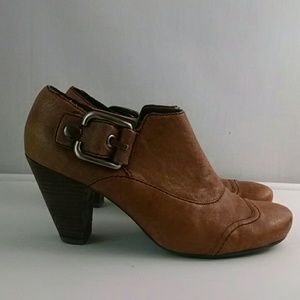 Nicole Bitter tan booties