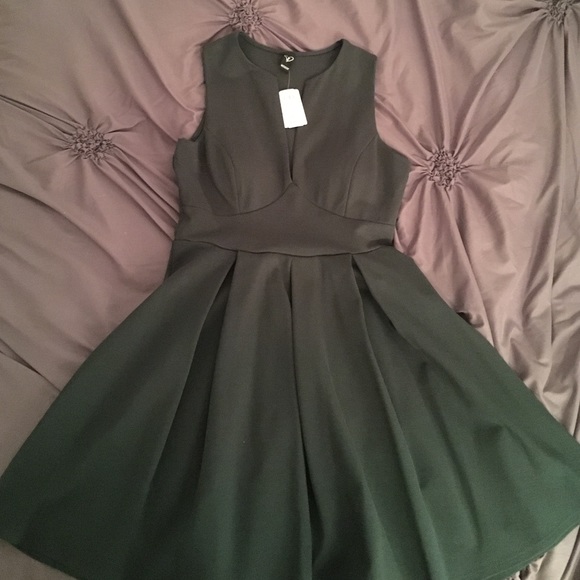 Forest green Windsor dress with tags