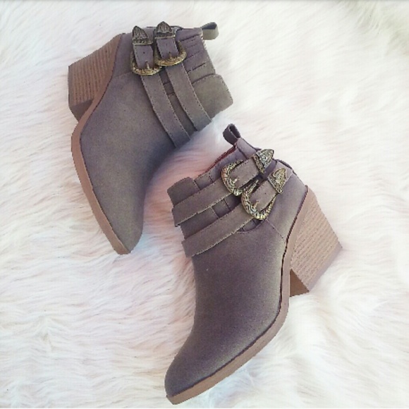 //The Sadie// khaki buckled ankle booties - Picture 2 of 4