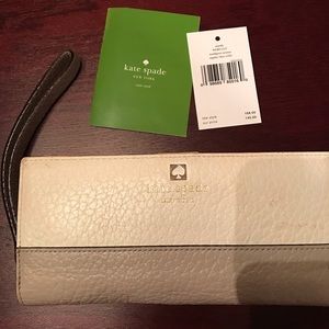 KATE SPADE WALLET / WRISTLET (SOUTHPORT AVE MANDY)