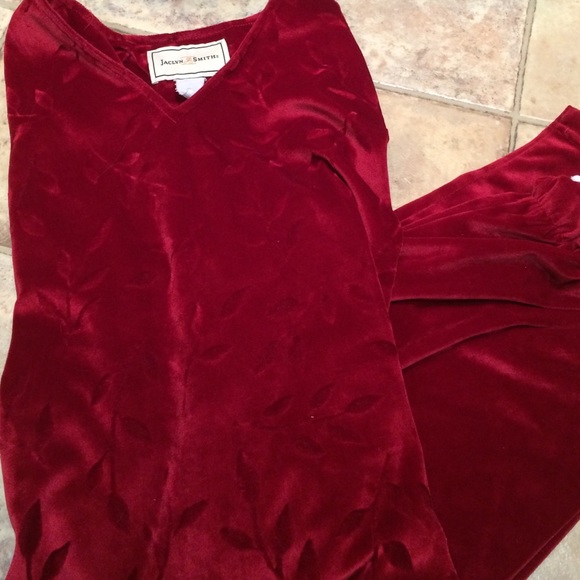 Red velour pajama set size small - Picture 4 of 4