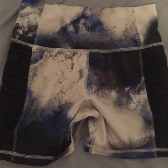 Lululemon shorts size 8