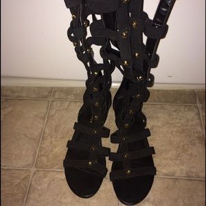 Marc Fisher Gladiator Sandles size 7.5 in black.