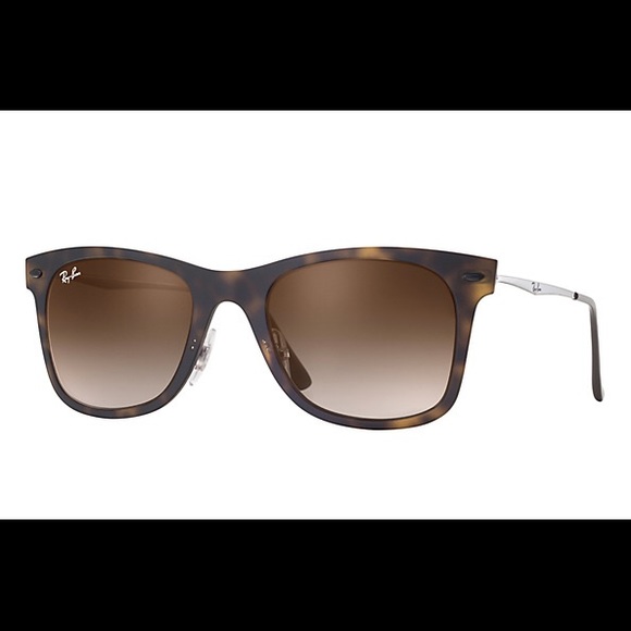 Perfect Condition Wayfarer Light Ray Bans!