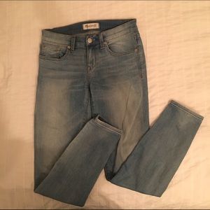 Madewell light denim wash skinny skinny jeans!