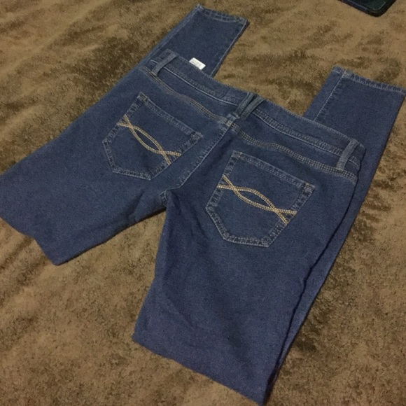 Stretchy Abercrombie Skinny Jeggings - Picture 2 of 4