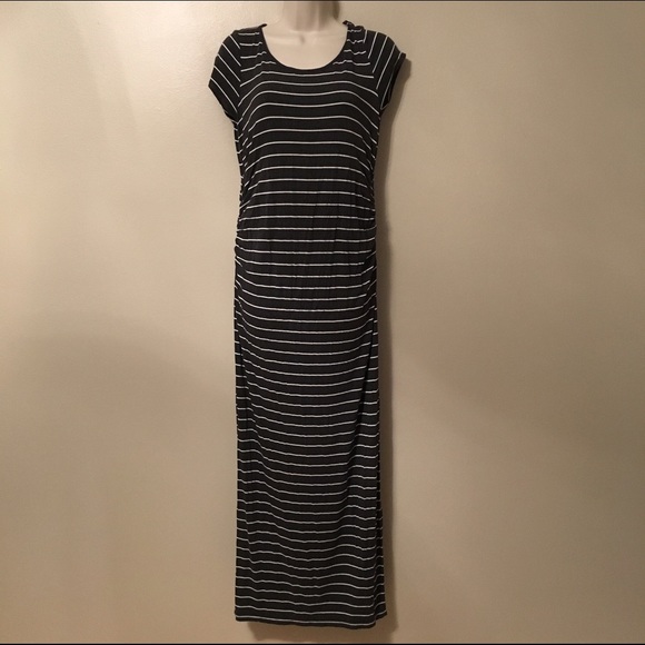 A Pea in a Pod Maternity Maxi Dress