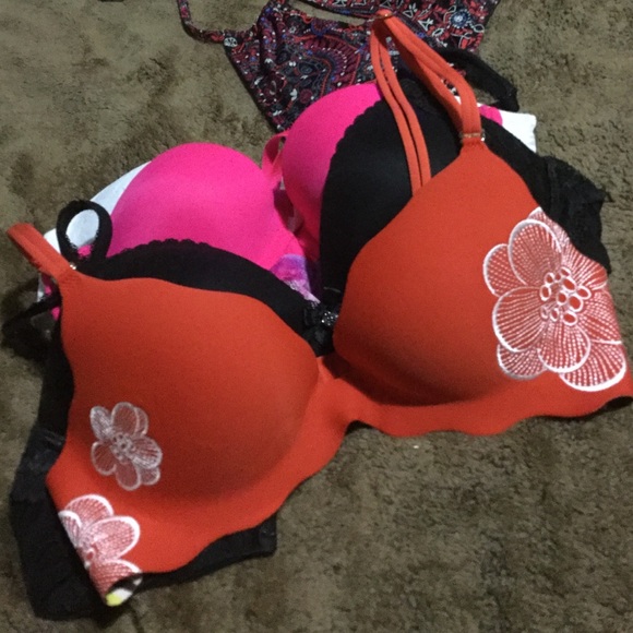 VS Secret Embrace Push-Up Bra