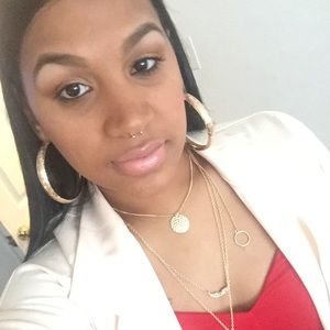 Meet your Posher, Eva