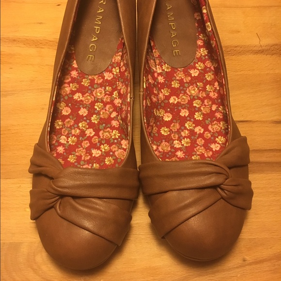 Rampage Tan wedges