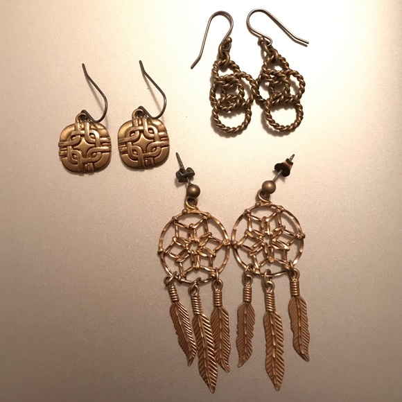 Jewelry - Gold fun dangling earrings