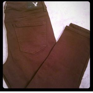 Hi-Rise Jegging Crop Pants- color is Plum