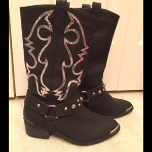 Black mid-calf western cowboy boots