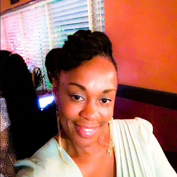 Meet your Posher, Alisha - Picture 2 of 2