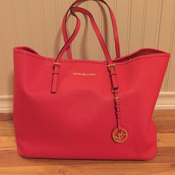 MICHAEL KORS JET SET TRAVELER MEDIUM