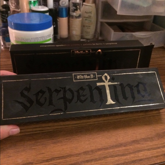 Kat von d limited edition serpentina palette