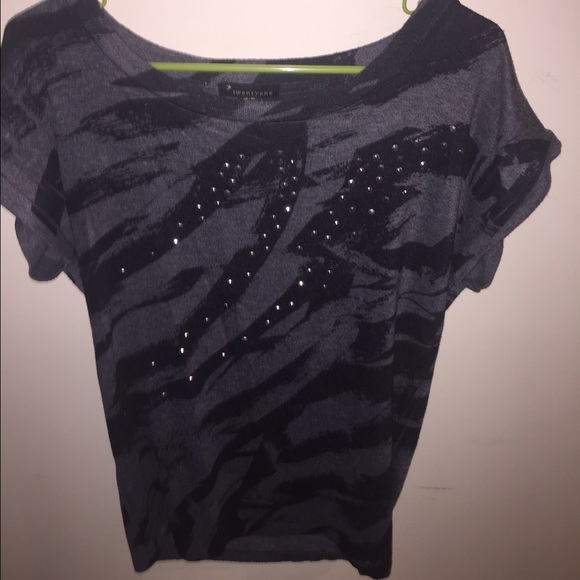 Forever 21 short sleeve sweater detailed shirt!