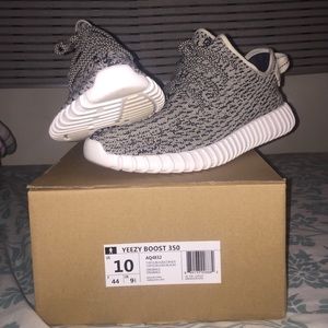 AUTHENTIC Yeezy 350 Boost Turtle Doves Size 10