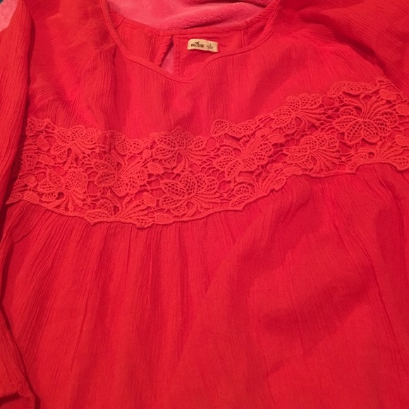 red hollister top || willing to take offers ❤️
