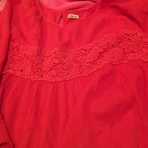 red hollister top || willing to take offers ❤️