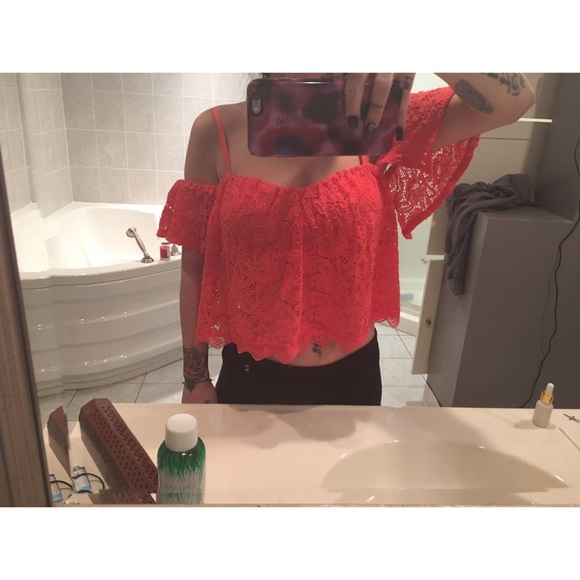 🌞SALE MATERIAL GIRL LACED COLDSHOULDER CROP TOP🌞