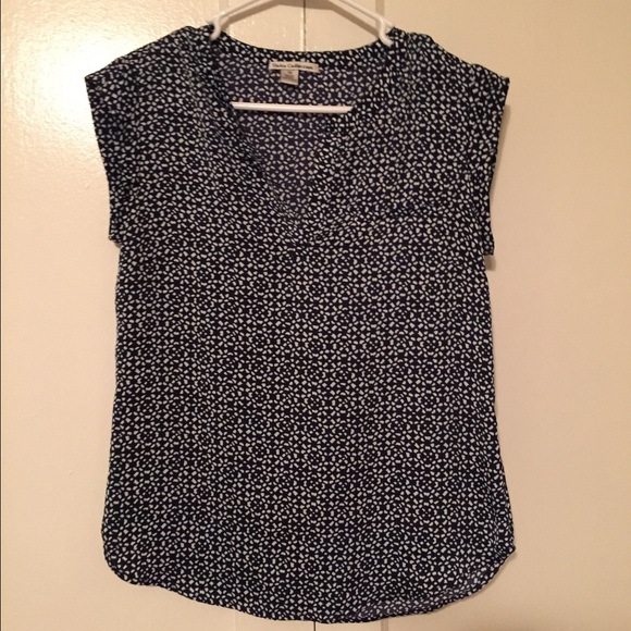 💥🔥💥 FLASH SALE Blue & white blouse. - Picture 1 of 4
