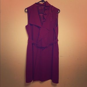 Size 12 Elie tahari! Knee length flattering dress.
