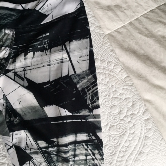 🆕Adidas Workout Bottoms - Picture 2 of 3