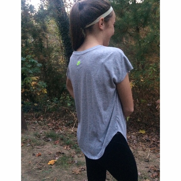 Nike "Just Do It" Signal Tee - Picture 2 of 4