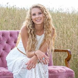 Meet your Posher, Alexis