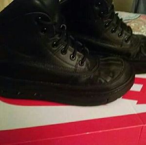 Boys size 3 Nike ACG black