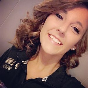 Meet your Posher, Alyssa