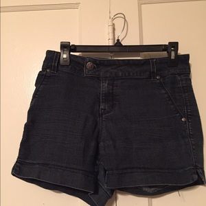 💥🔥💥FLASH SALE High-waisted dark denim shorts.
