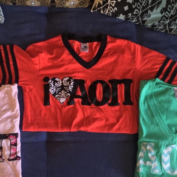 I❤️AOΠ v-neck
