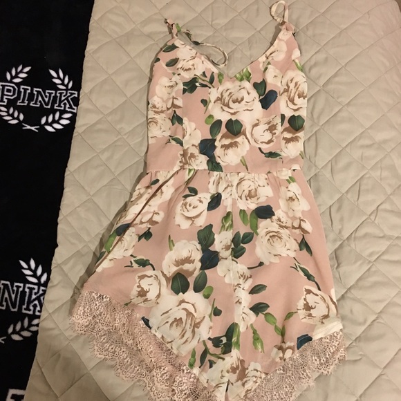 🎀Tobi Floral Romper🎀