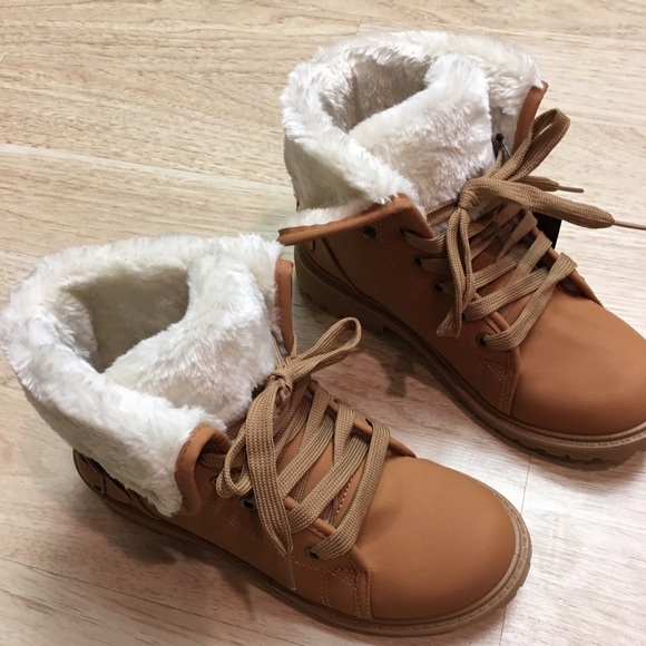 Ladies Casual ankle boots. Tan. New with tags - Picture 3 of 5