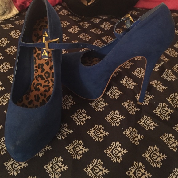Blue Pumps - Picture 2 of 4