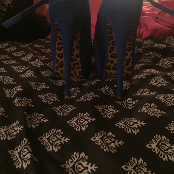 Blue Pumps - Picture 3 of 4