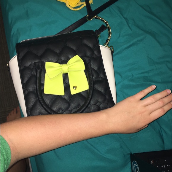 Cute Betsy Johnson purse ❤️👛💋🎀