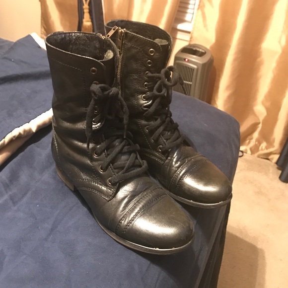 Black Steve Madden combat boots size 8