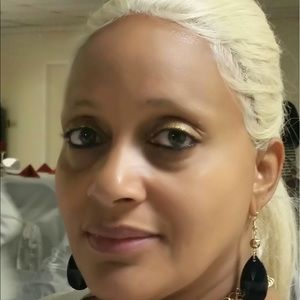 Meet your Posher, Caroline