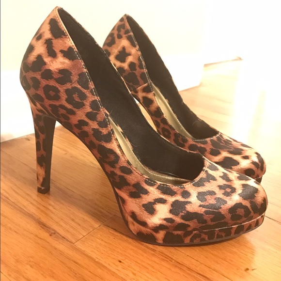 🎉Host Pick! 🎉 Cheetah Print Satin Pumps