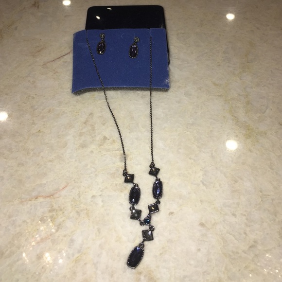 ✨NEW✨Earring and necklace set