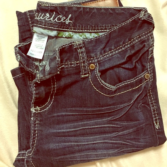 Maurice's Straight Leg 1/2 short NWOT  worn.
