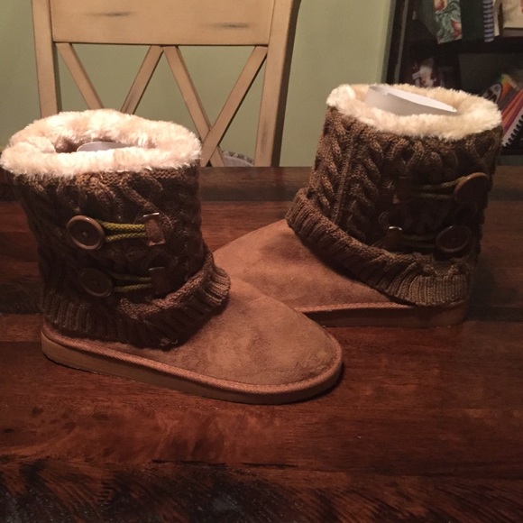 NWT Ugg-Style Boots